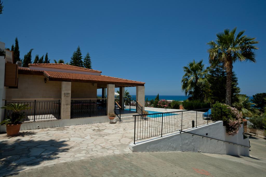 Amalia Villa Polis Bagian luar foto