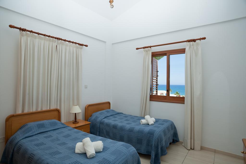 Amalia Villa Polis Bagian luar foto