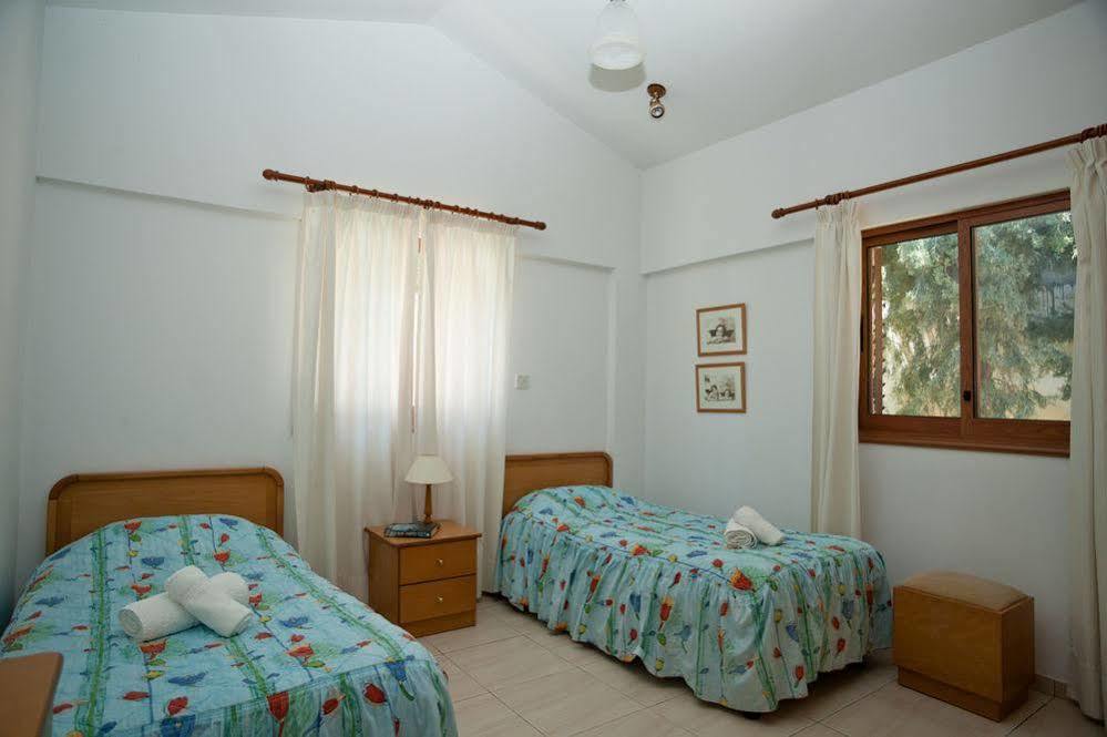 Amalia Villa Polis Bagian luar foto