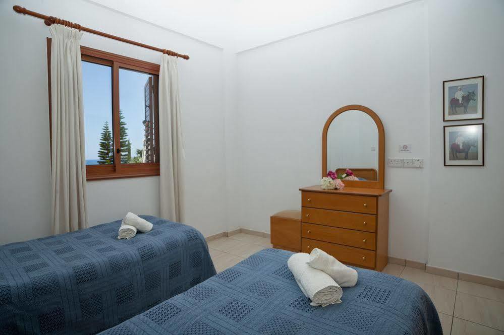 Amalia Villa Polis Bagian luar foto